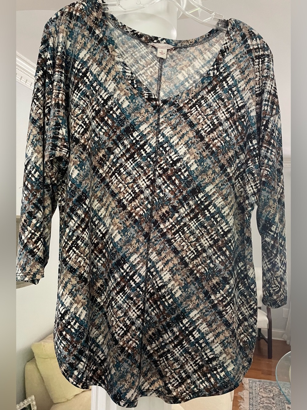 CB  established 1962 women’s size large , v-neck 3/4 Sleeve Geo. Pattern blouse